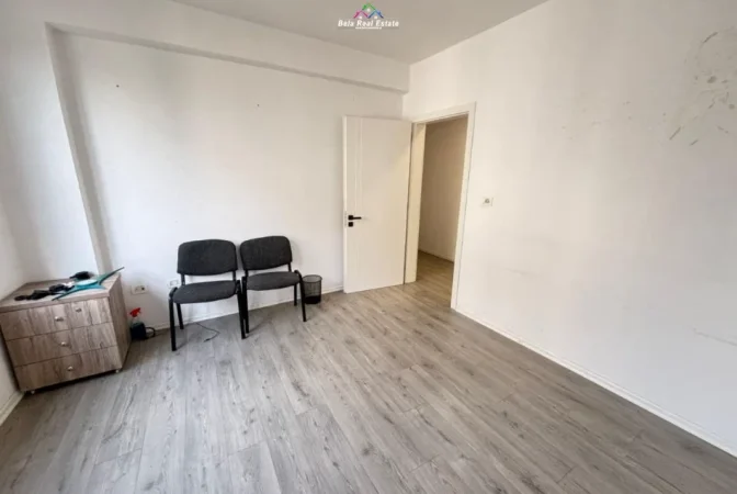 Tirane, jepet me qera zyre Kati 2, 116 m² 1.200 € (Vasil Shanto)