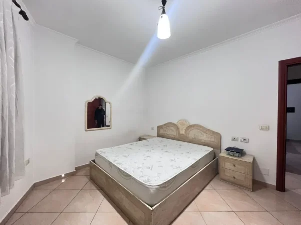 Tirane, jepet me qera apartament 1+1 Kati 4, 68 m² 500 € (Rruga Xhanfize Keko)