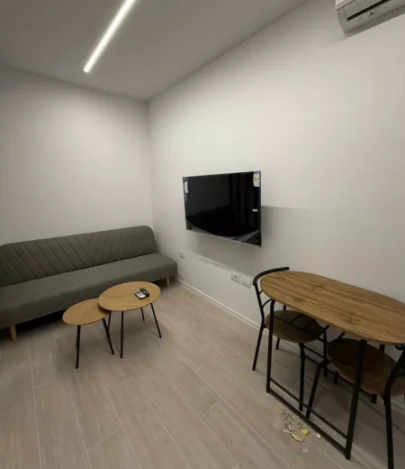 Tirane, jepet me qera apartament 1+1 , 50 m² 400 € 