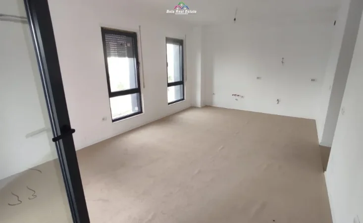 Tirane, jepet me qera zyre Kati 2, 106 m² 620 € (Rruga Xhanfize Keko)