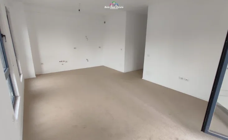 Tirane, jepet me qera zyre Kati 2, 106 m² 620 € (Rruga Xhanfize Keko)