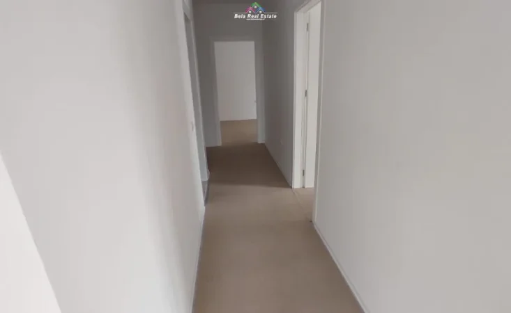 Tirane, jepet me qera zyre Kati 2, 106 m² 620 € (Rruga Xhanfize Keko)