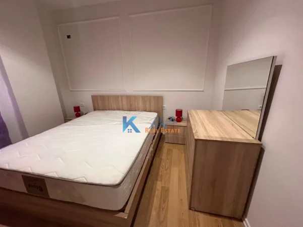 Tirane, jepet me qera apartament 1+1+Ballkon Kati 3, 60 m² 550 € (Selite, afer Xhamise)