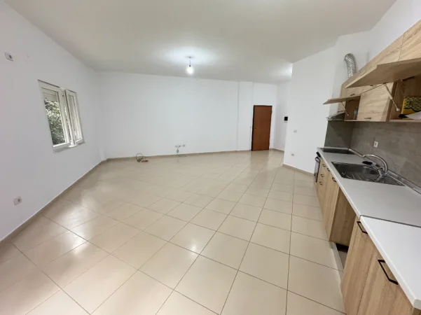 Tirane, jepet me qera apartament 2+1+Ballkon Kati 2, 115 m² 450 € (Liqeni i Thate)