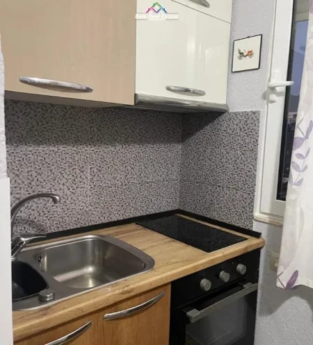 Tirane, jepet me qera apartament 2+1 Kati 4, 65 m² 670 € (Rruga e Kosovareve)