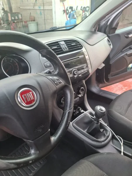 Fier, shitet makine Fiat Bravo Nafte, gri e erret manuale Klima 200.000 km 3.000 €