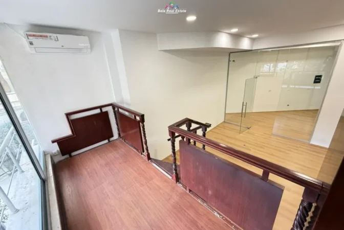 Tirane, jepet me qera zyre Kati 2, 65 m² 1.050 € (Rruga Urani Pano)