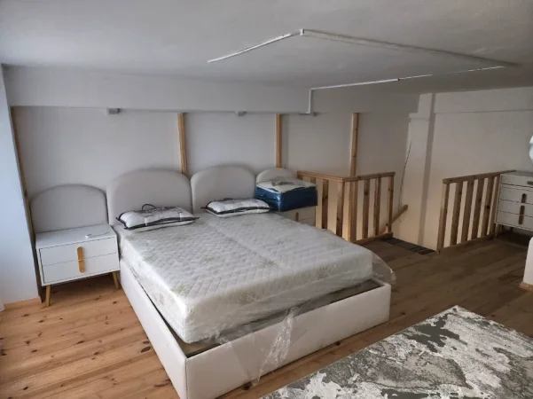 Tirane, jepet me qera Dublex Kati 0, 550 € 