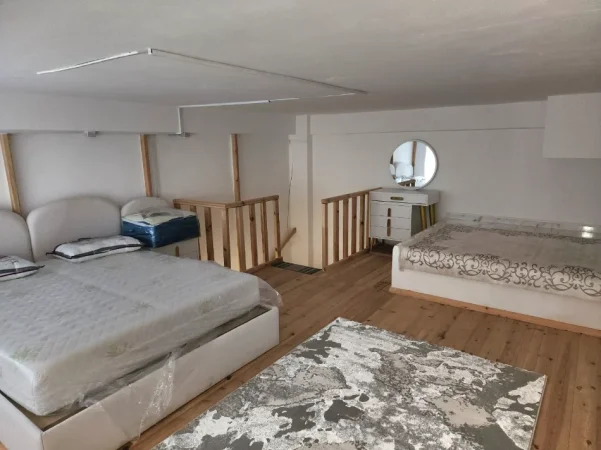 Tirane, jepet me qera Dublex Kati 0, 550 € 