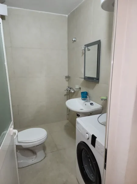 Tirane, jepet me qera Dublex Kati 0, 550 € 