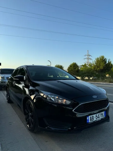 Tirane, shitet makine Ford Focus Benzin, e zeze automatik Kondicioner 180.000 km 7.300 €