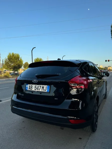 Tirane, shitet makine Ford Focus Benzin, e zeze automatik Kondicioner 180.000 km 7.300 €