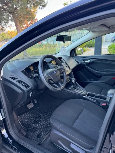 Tirane, shitet makine Ford Focus Benzin, e zeze automatik Kondicioner 180.000 km 7.300 €