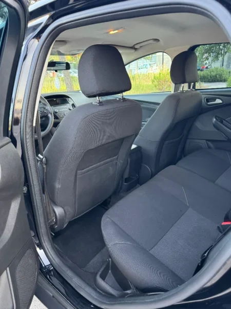 Tirane, shitet makine Ford Focus Benzin, e zeze automatik Kondicioner 180.000 km 7.300 €