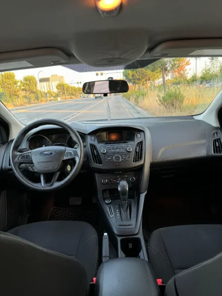 Tirane, shitet makine Ford Focus Benzin, e zeze automatik Kondicioner 180.000 km 7.300 €