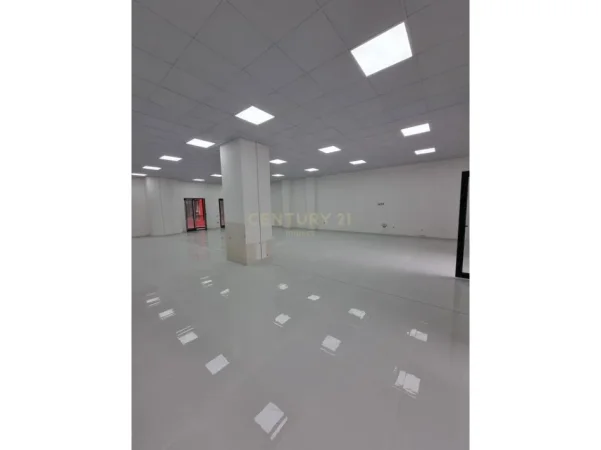 Tirane, jepet me qera ambjent biznesi Kati 1, 296 m² 2.500 € 