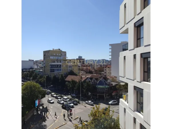 Tirane, jepet me qera ambjent biznesi Kati 1, 296 m² 2.500 € 