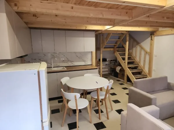 Tirane, jepet me qera apartament duplex Dublex Kati 0, 550 € 