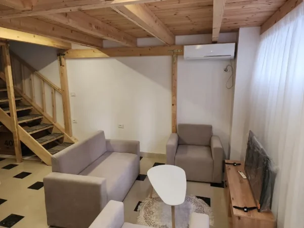 Tirane, jepet me qera apartament duplex Dublex Kati 0, 550 € 