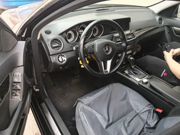 Durres, shes makine Mercedes-Benz Nafte, e zeze automatik 225.000 km 8.500 €