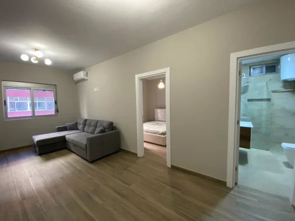 Tirane, jepet me qera apartament 1+1+Ballkon Kati 2, 67 m² 500 € (prane Vila L)