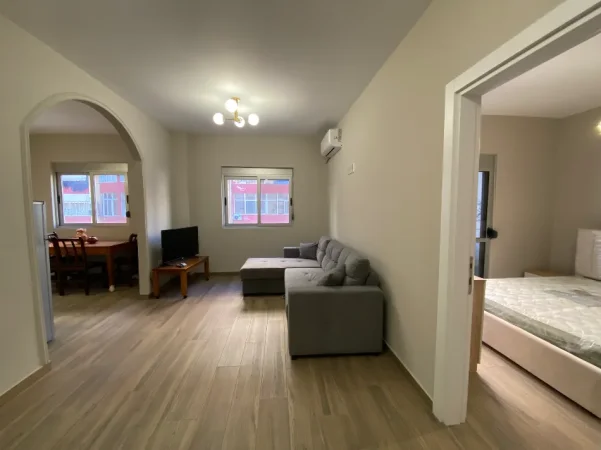 Tirane, jepet me qera apartament 1+1+Ballkon Kati 2, 67 m² 500 € (prane Vila L)