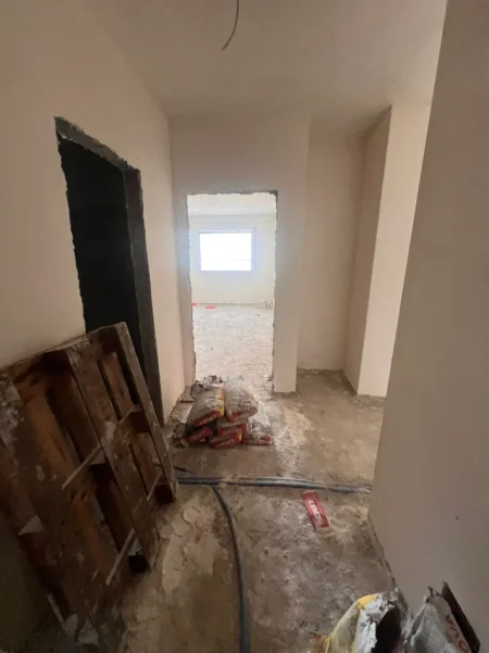 Tirane, shitet apartament 1+1 Kati 2, 79 m² 75.000 € (Paskuqan)