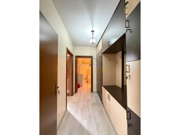 Tirane, jepet me qera apartament 2+1 Kati 2, 95 m² 450 € 