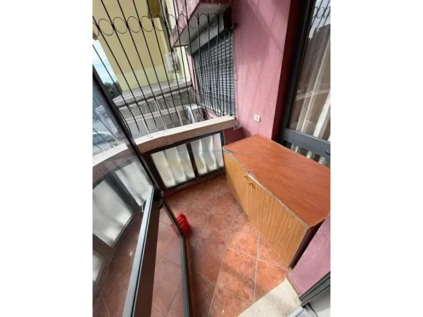 Tirane, jepet me qera apartament 2+1 Kati 2, 95 m² 450 € 