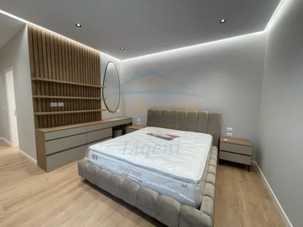 Tirane, jepet me qera Vile 3 Katshe , 280 m² 5.600 € 