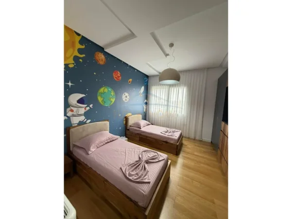 Tirane, jepet me qera apartament 2+1+Ballkon , 160 m² 1.800 € 