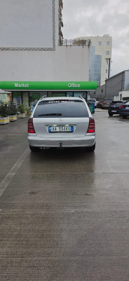 Tirane, shitet makine Mercedes Benz C class Benzin, gri metalizato automatik Kondicioner 34.000 km 359.900 €