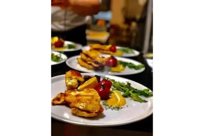 Tirane, shitet bar-resorant , 170 m² 155.000 € 