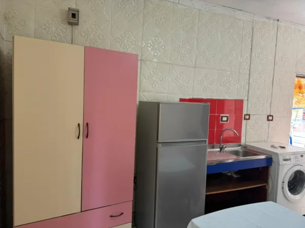 Tirane, jepet me qera garsonier 1+1 Kati 0, 25 m² 150 € (ne rrugen Besa Tirane.)