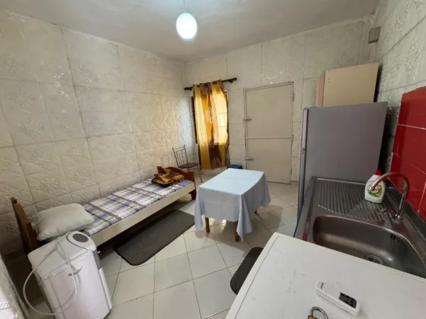 Tirane, jepet me qera garsonier 1+1 Kati 0, 25 m² 150 € (ne rrugen Besa Tirane.)