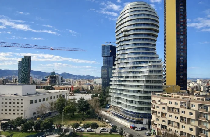 Tirane, jepet me qera dyqan Kati 0, 200 m² 6.000 € (Rruga Urani Pano)