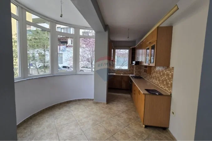 Tirane, shitet apartament , 98 m² 170.000 € (Rruga Rrapo Hekali, Tiranë)