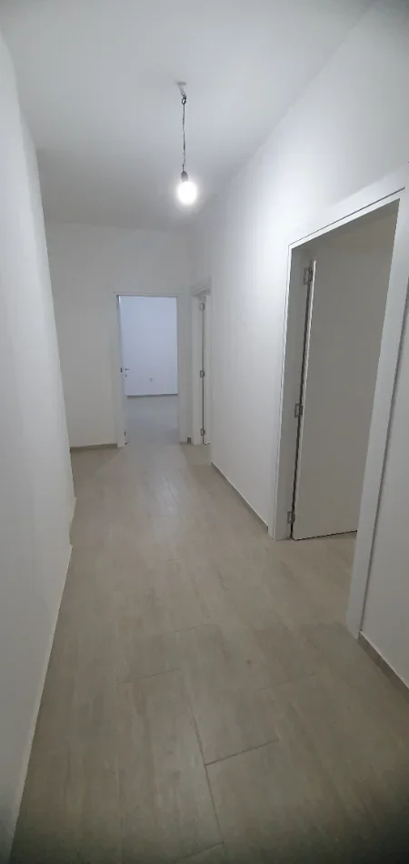 Tirane, jap me qera apartament 2+1+Ballkon Kati 1, 95 m² 530 € (Rruga Ali Shefqeti)