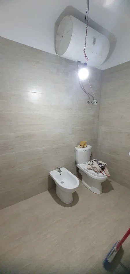 Tirane, jap me qera apartament 2+1+Ballkon Kati 1, 95 m² 530 € (Rruga Ali Shefqeti)
