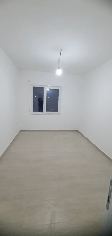 Tirane, jap me qera apartament 2+1+Ballkon Kati 1, 95 m² 530 € (Rruga Ali Shefqeti)