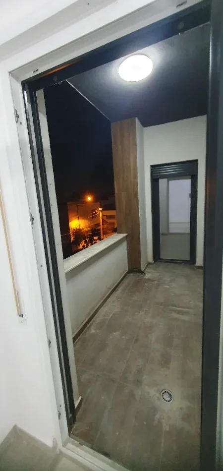 Tirane, jap me qera apartament 2+1+Ballkon Kati 1, 95 m² 530 € (Rruga Ali Shefqeti)