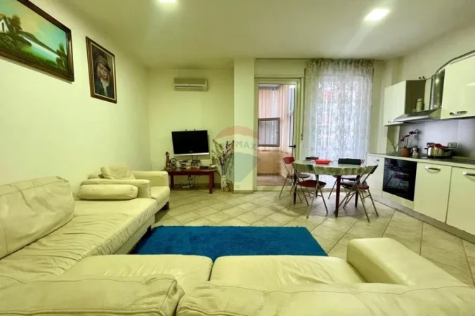 Tirane, shitet apartament , 101 m² 300.000 € (liqeni i thate)