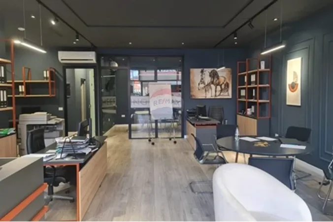 Tirane, shitet dyqan , 98 m² 449.997 € 