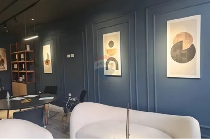 Tirane, shitet dyqan , 98 m² 449.997 € 