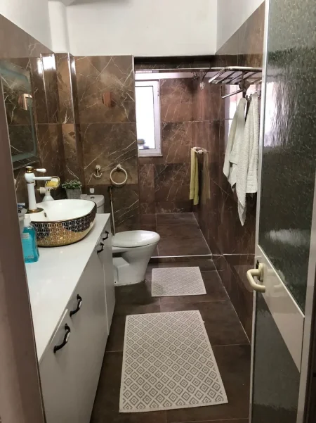 Tirane, jepet me qera apartament 2+1 Kati 2, 90 m² 650 € (Vasil Shanto, Stacioni i Fundit i Tiranës Re, Tiranë)