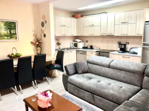 Tirane, jepet me qera apartament 2+1 Kati 2, 90 m² 650 € (Vasil Shanto, Stacioni i Fundit i Tiranës Re, Tiranë)
