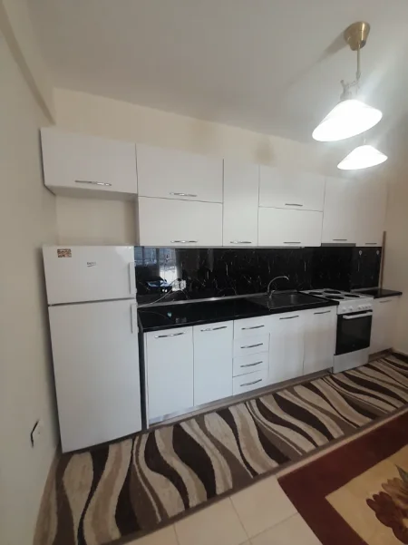 Tirane, jepet me qera Vile 1+1 Kati 2, 70 m² 450 € (Pranë Globe, Rruga Stavri Themeli ,Tiranë.)