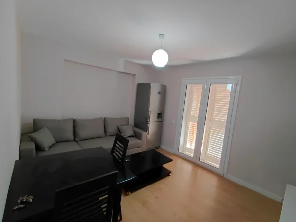Tirane, jepet me qera apartament 1+1+Ballkon Kati 3, 65 m², 480 € (Rruga Siri Kodra, Pranë Selvisë, Qendër Tiranës.)