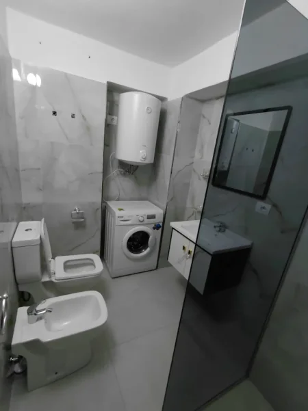 Tirane, jepet me qera apartament 1+1+Ballkon Kati 3, 65 m², 480 € (Rruga Siri Kodra, Pranë Selvisë, Qendër Tiranës.)