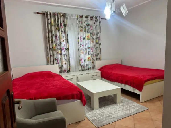 Tirane, jepet me qera Shtepi Private 1 katshe, 2+1,me oborr, 90 m², Çmimi 45.000 Lekë të Reja,(Në Allias Tiranë)